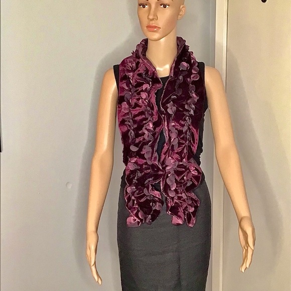 Beautiful Burgundy Women’s Scarf with Cute Details that looks like Tiny Flowers - Picture 2 of 5